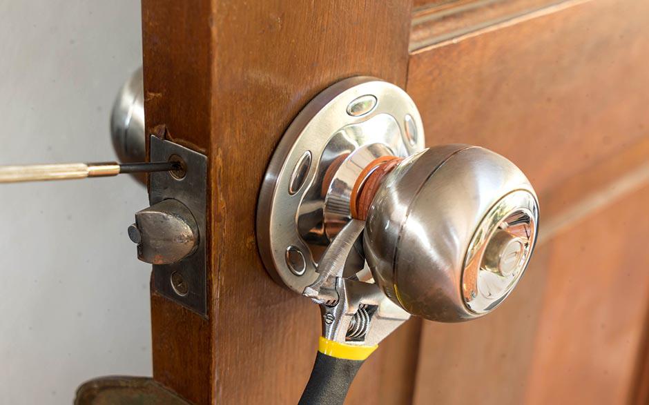 changer un verrou de porte Bouc-Bel-Air